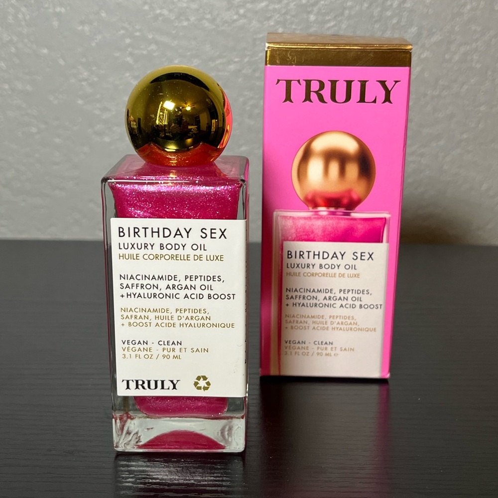 TRULY Birthday Sex Luxury Body Oil - Pink and Gold